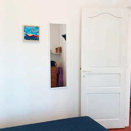 Sisters' House بولا