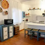 Sisters' House * Pula